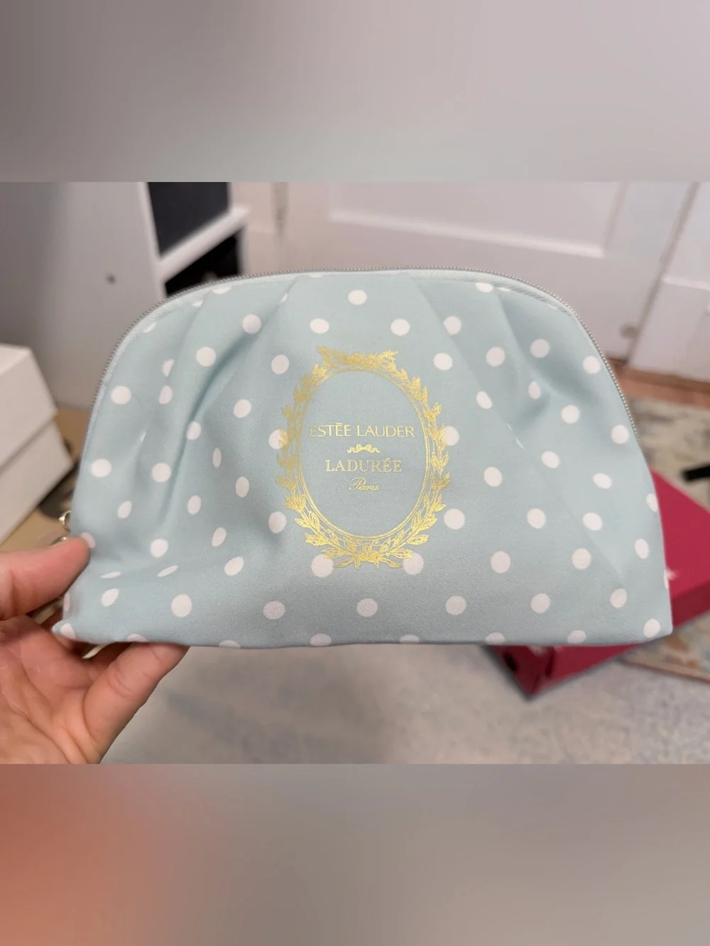 Brand New Estée Lauder Light Blue Polka Dot Cosmetic Pouch with Gold Emblem - Picture 4 of 7